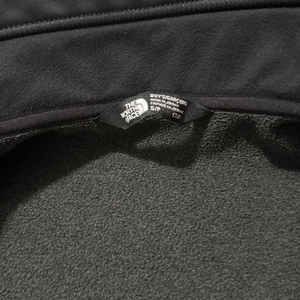 The North Face boys Black Performance Jacket - Picture 8 of 10
